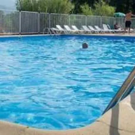 3 Etoiles - Piscine - Eeebbg